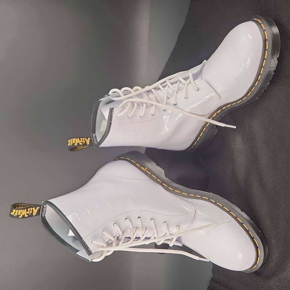 Dr. Martens Vegan 1460W Croc White 8 hole boots RARE DISCONTINUED STYLE
